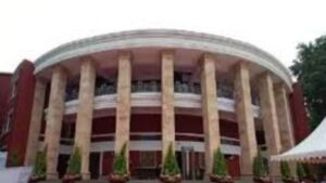 महाराष्ट्र हिवाळी अधिवेशनाला नागपूरमध्ये सुरुवात; विरोधी पक्षनेते नसल्यामुळे राजकीय तापमान वाढले