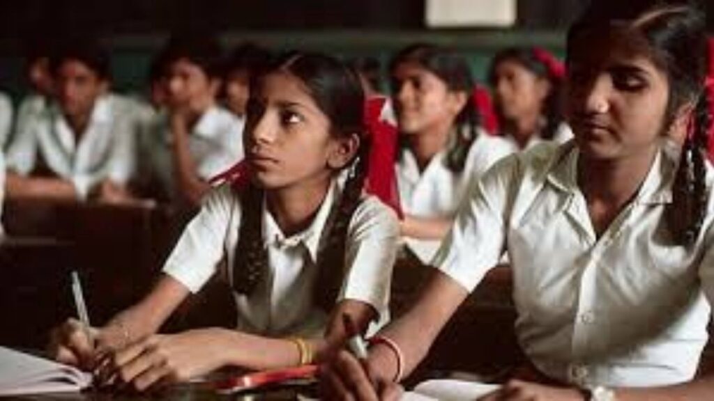 School News: राज्यातील 700 मराठी शाळांना दिलासा; पटसंख्या निकष शिथील करण्याची तयारी, अतिरिक्त शिक्षकांवरील निर्णय लवकरच