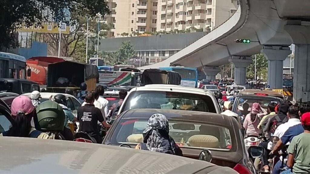 Pune News: पुण्यातील वाहतूक कोंडीवर हिवाळी अधिवेशनात चर्चा; रिंग रोड, मेट्रो प्रकल्पांना गती – मंत्र्यांची माहिती