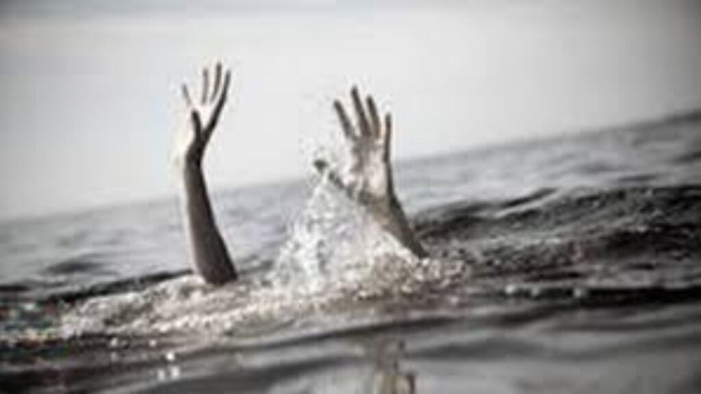 जयसिंगपूरमधील तरुण दंतचिकित्सकाची आत्महत्या; बॅगेत दगड भरून तलावात उडी, परिसरात हळहळ