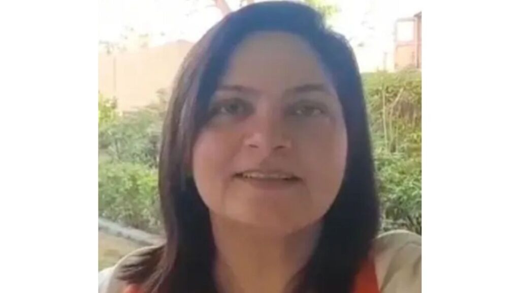 Shegaon Wari News: आईच्या इच्छापूर्तीसाठी अमेरिकेतून मुलगी पायी वारीत सहभागी; 17 किमीच्या वारीत 300 हून अधिक भाविकांची सेवा