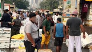 दादरमधील मच्छी मार्केटविरोधात नागरिकांचा उद्रेक; दुर्गंधी, गर्दीमुळे परिसर त्रस्त