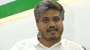 निवडणूक आयोग सत्ताधाऱ्यांच्या प्रतीक्षेत? रोहित पवारांचे गंभीर आरोप, लोकशाहीच्या स्वायत्ततेवर प्रश्नचिन्ह