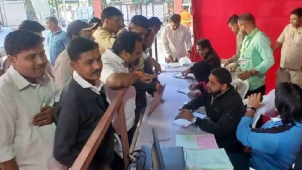 Municipal Elections 2026: पुणे, मुंबई आणि पिंपरी चिंचवडमध्ये हजारो उमेदवारी अर्जांची विक्री