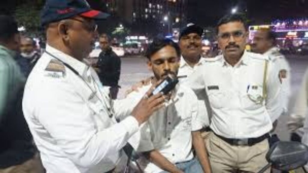 E Challan News: 31 डिसेंबरला मुंबई–ठाण्यात हजारो वाहनचालकांवर कारवाई; दंडाची रक्कम ऐकून बसेल धक्का