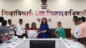 नववर्षात वाचनसंस्कृतीला चालना; पालघर जिल्ह्यातील शाळांना पुस्तक पेटींचे वितरण