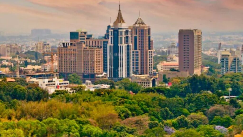 महिलांसाठी भारतातील सर्वात सुरक्षित आणि नोकरीसाठी उत्तम शहर कोणते? पुणे-मुंबईसह टॉप-10 शहरांची यादी