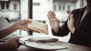 Kolhapur News: बाळूमामाचे भक्त बनून ACBचा सापळा, दीड लाखांची लाच मागणारा अभियंता रंगेहाथ पकडला