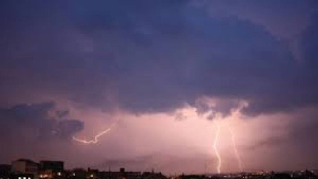 जानेवारीतच मुसळधार पावसाचा इशारा; उत्तर प्रदेशातील काही जिल्ह्यांसाठी ऑरेंज अलर्ट