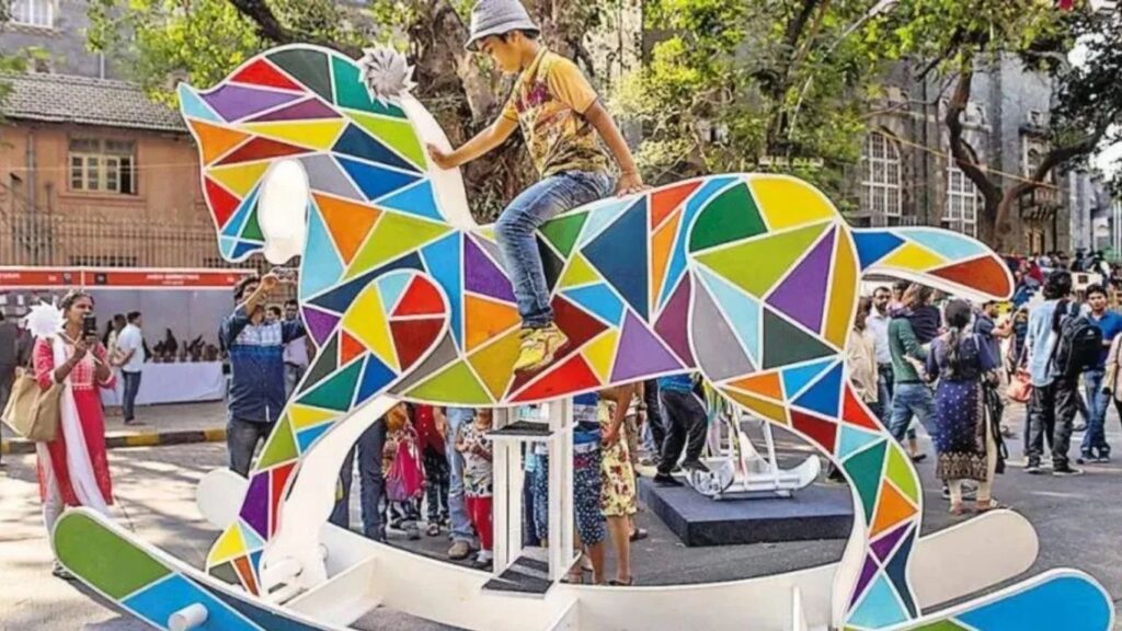 वडाखालची शाळा उपक्रम: आदिवासी मुलांचा ‘काळाघोडा’ फेस्टिव्हल अनुभव शिक्षणाला नवे परिमाण