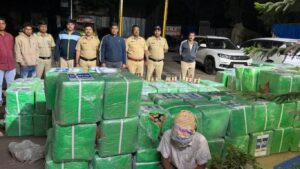 Palghar Crime News: औषधांच्या नावाखाली दारूची तस्करी; तलासरी पोलिसांची धडाकेबाज कारवाई, 26.28 लाखांचा मुद्देमाल जप्त