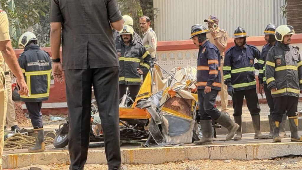 मुलुंड मेट्रो पिलर अपघात: एलबीएस रोडवर स्लॅब कोसळून रिक्षाचा चक्काचूर, 4 जखमी