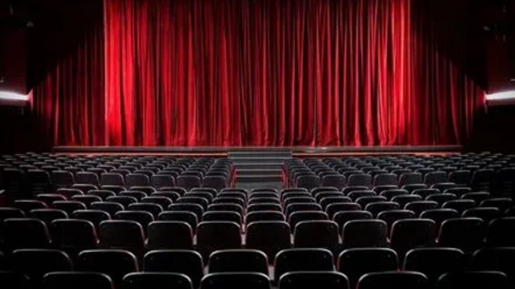 पुण्यात ठराविक नाट्यगृहांनाच गर्दी; उपनगरांतील रंगमंदिरांसाठी विशेष योजना, सांस्कृतिक धोरण लवकरच