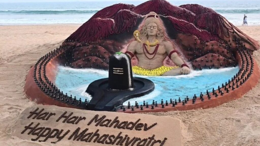 महाशिवरात्री 2026: 17,000 रुद्राक्ष आणि 500 शिवलिंगांनी साकारले भव्य महादेव वाळूशिल्प; सुदर्शन पटनाईक यांची अद्भुत कलाकृती व्हायरल