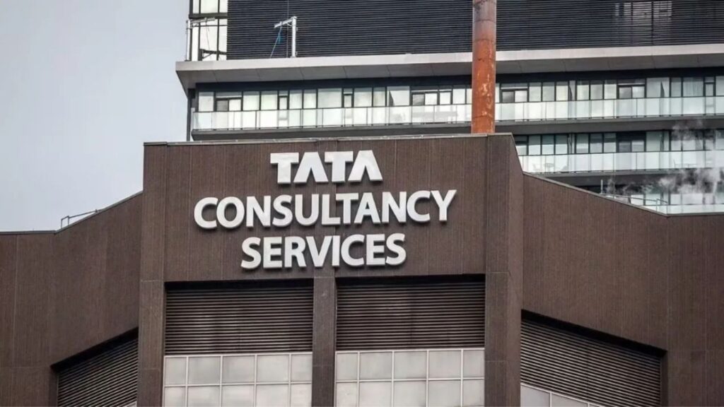 TCS ला मोठा फटका! बाजार भांडवलात तब्बल ₹90,198 कोटींची घसरण, आयटी क्षेत्रात खळबळ