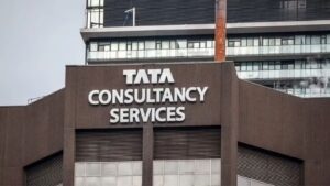 TCS ला मोठा फटका! बाजार भांडवलात तब्बल ₹90,198 कोटींची घसरण, आयटी क्षेत्रात खळबळ
