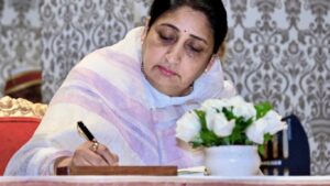 सुनेत्रा पवारांचा कडक पवित्रा; राष्ट्रवादी बैठकीत आमदार हिरामण खोसकरांना सुनावले, विलिनीकरणावरून वाद