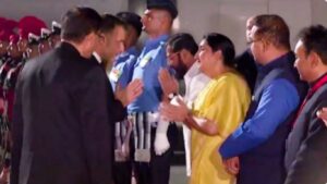 इमॅन्युएल मॅक्रॉन आणि सुनेत्रा पवार यांच्यात काय चर्चा? मुंबई भेटीतील व्हायरल VIDEO ने वेधलं लक्ष