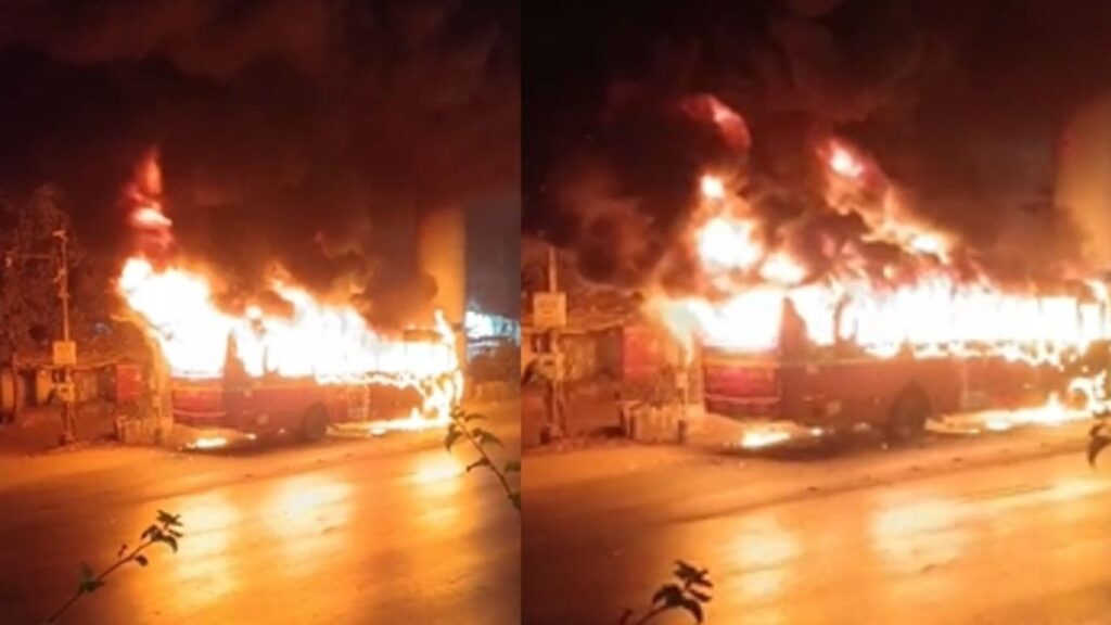 मुंबईत धावत्या BEST बसला भीषण आग वेस्टर्न एक्सप्रेस वेवर बस जळून खाक, व्हिडिओ व्हायरल