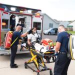 आपत्कालीन वैद्यकीय तंत्रज्ञ (EMT) म्हणजे काय? काम, पात्रता, कोर्स आणि करिअर संधी जाणून घ्या