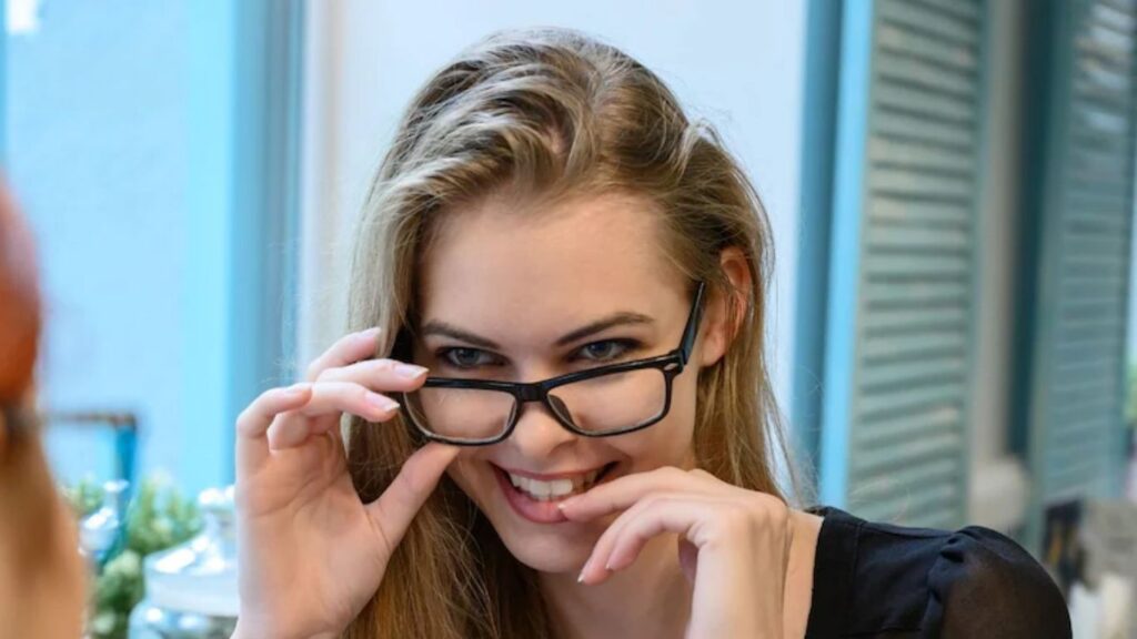 Investment Scam & Sextortion: म्हाडाच्या निवृत्त अधिकाऱ्याला ‘काव्या शर्मा’ने गुंतवणूक आमिषात अडकवले; तब्बल 4 कोटींची फसवणूक