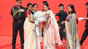 Southern Command प्रमुखांकडून गुजरातमधील ऑपरेशनल सज्जतेचा आढावा; भुजमध्ये मेगा नेत्रशस्त्रक्रिया शिबिर आणि अहमदाबादमध्ये शौर्य संध्या