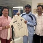 तुझ्या कारकिर्दीसाठी शुभेच्छा…’ सचिन तेंडुलकरकडून अंडर-19 कर्णधार आयुष म्हात्रेला खास भेट; व्हिडिओ व्हायरल