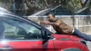 SUV च्या बॉनेटवर व्यक्तीला टांगून ड्रायव्हरने फरफटत नेलं; बेंगळुरूमधील थरारक व्हिडिओ व्हायरल