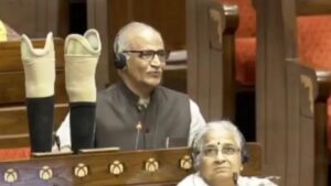 राज्यसभेत थरारक क्षण: खासदार सी. सदानंदन मास्टर यांनी दोन्ही कृत्रिम पाय टेबलवर ठेवत सांगितली 31 वर्षांपूर्वीची क्रूर घटना