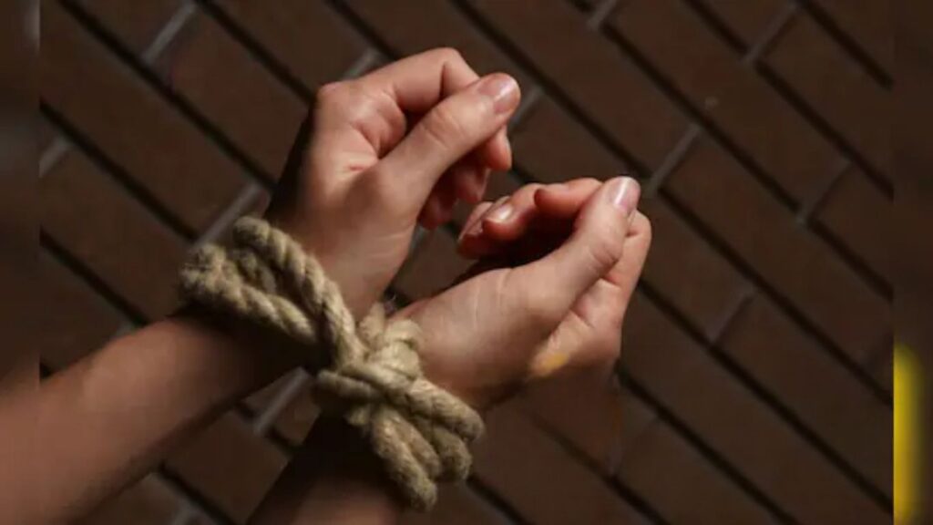 Latur News: एकाच खोलीत मायलेकी 2 वर्षे कैदेत; लातूरमधील अमानवी कृत्याने महाराष्ट्र हादरला