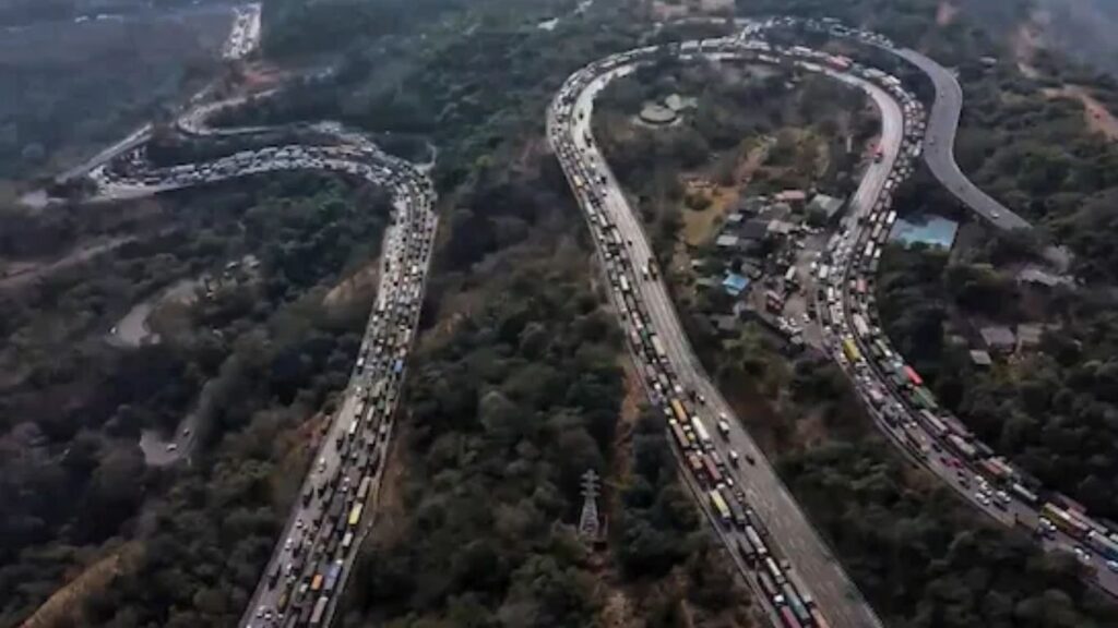 Pune Mumbai Expressway: टँकर अपघातानंतर 36 तासांचा थरार; एक ठिणगी उडाली असती तर सर्वस्व उद्ध्वस्त झालं असतं