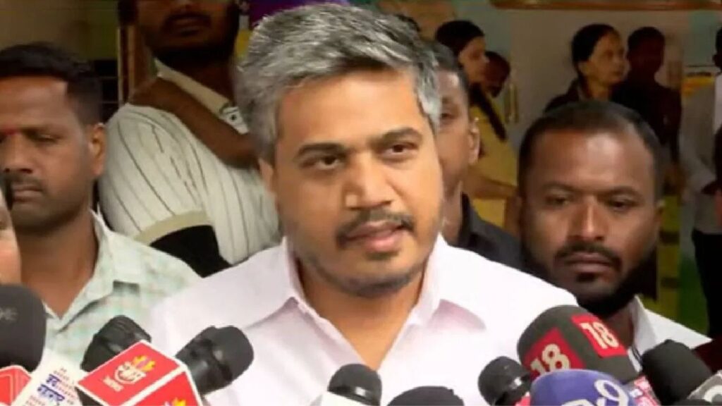 शरद पवार, पार्थ पवार यांच्यात काय चर्चा झाली? रोहित पवारांचा मोठा खुलासा; म्हणाले ‘आमच्यात भावनिक संवाद झाला’