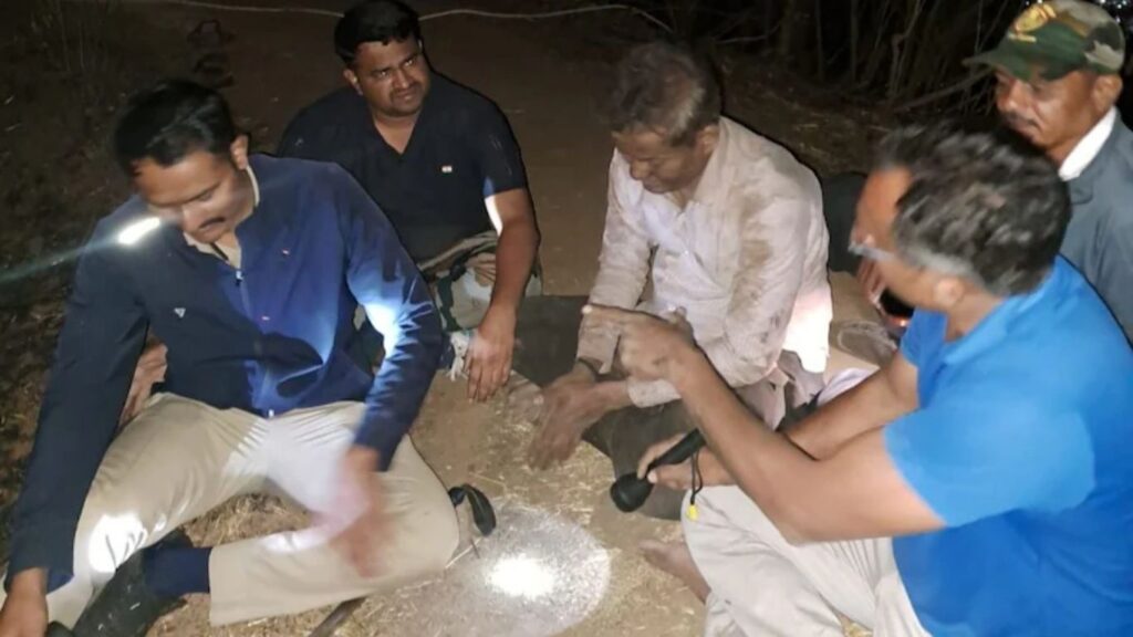 Pune News: सिंहगडावर 350 फूट दरीत पडलेल्या डॉक्टरचा थरारक बचाव मृत्यूच्या दाढेतून सुटका