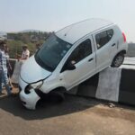 Khed Accident News: मुंबई-गोवा महामार्गावर कार थेट जगबुडी पुलाच्या कठड्यावर; थरारक अपघात