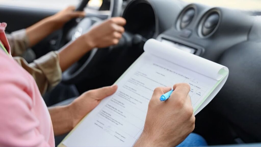 Pune Vehicle Fitness Issue: पुण्यात फिटनेस तपासणी ठप्प; व्यावसायिक वाहनधारक अडचणीत