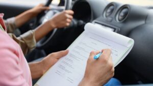 Pune Vehicle Fitness Issue: पुण्यात फिटनेस तपासणी ठप्प; व्यावसायिक वाहनधारक अडचणीत