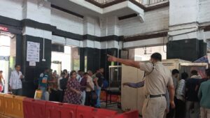Pune Railway Station: प्रवाशांसाठी कडक सुरक्षा! दुहेरी गेट प्रणाली व अत्याधुनिक स्कॅनर लवकरच सुरू