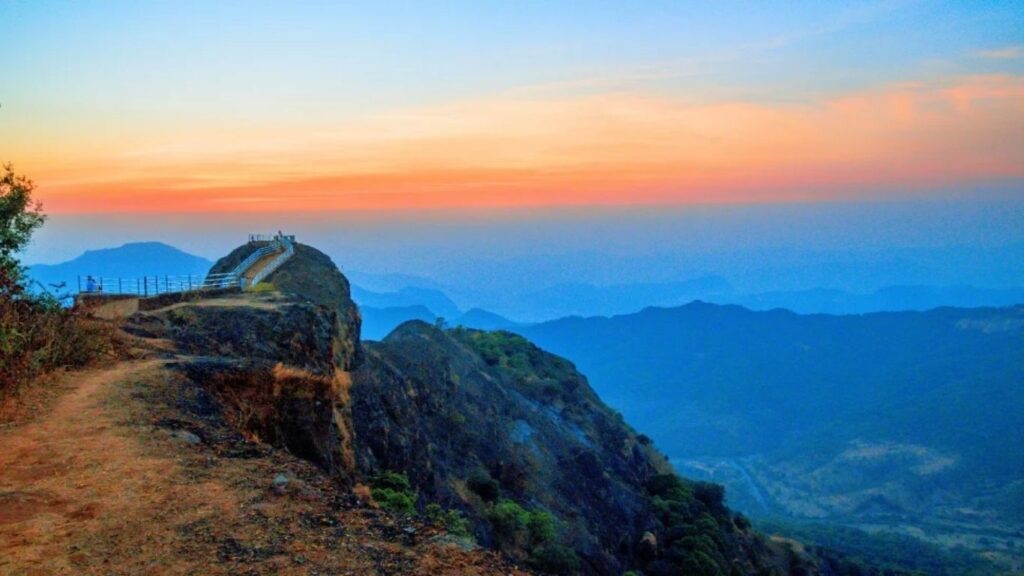 महाबळेश्वर 24 तास अंधारात वीज थकबाकीमुळे शहर ठप्प, पर्यटक-स्थानिकांचे हाल