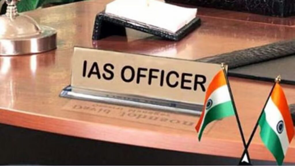 भोंदूबाबा अशोक खरात प्रकरणानंतर राज्यात ८ IAS अधिकाऱ्यांच्या तडकाफडकी बदल्या; प्रशासनात खळबळ