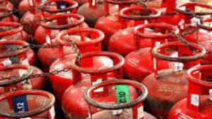 पिंपरी-चिंचवडमध्ये LPG टंचाईचा फटका केटरर्सकडून ऑर्डर्स रद्द, हजारो लग्नांवर संकट