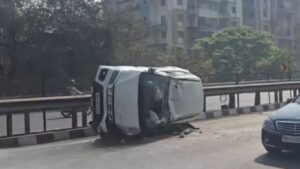 Pune Accident News: नवले पुलावर पुन्हा भीषण अपघात; कार-ट्रक धडकेत 3 जण गंभीर जखमी