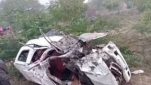 सोलापूरमध्ये भीषण अपघात कार-कंटेनर धडकेत दोन तरुणांचा जागीच मृत्यू