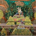 अक्षय तृतीयेच्या मुहूर्तावर श्रीमंत भाऊसाहेब रंगारी गणपती मंदिर येथे ७ हजार आंब्यांचा महानैवेद्य पुण्यात आंबा महोत्सवाची भक्तिमय उत्सवात साजरी परंपरा