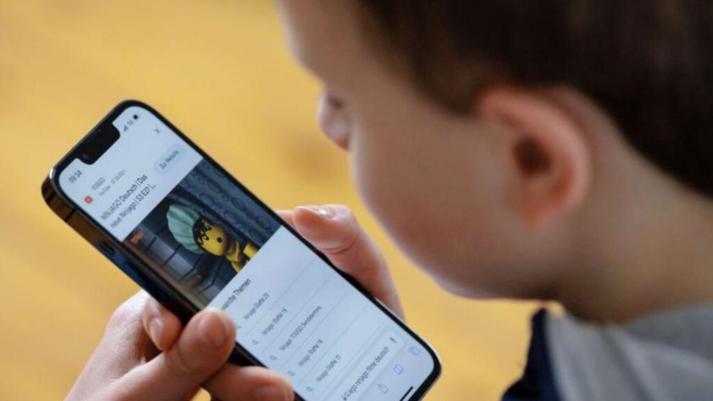 14 वर्षांखालील मुलांसाठी सोशल मीडियावर बंदी? ऑस्ट्रियाचा मोठा निर्णय चर्चेत