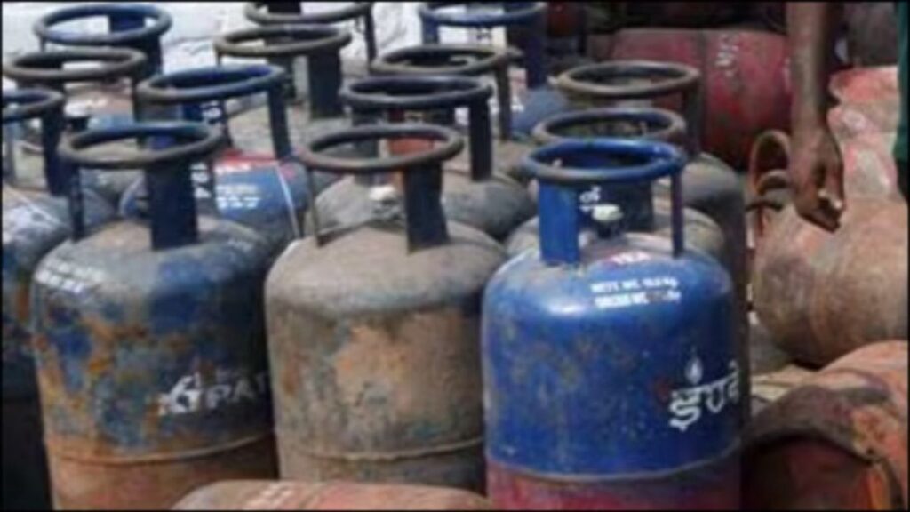 कमर्शियल LPG सिलेंडर महाग: 19 किलो गॅस दरात ₹195.50 वाढ; मुंबईत किंमत ₹2031