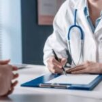 थीसिसवर सहीसाठी 3 लाखांची मागणी? निवासी डॉक्टरांकडून गंभीर आरोप, नापास करण्याच्या धमक्याही