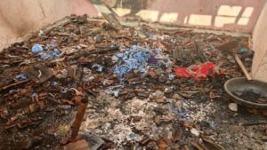 मंचरजवळील निघोटवाडीत शॉर्टसर्किटची भीषण आग चार घरे जळाली, लाखोंचे नुकसान, जबाबदारीवरून वाद