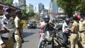 28 दिवसांत विक्रमी कारवाई: मुंबई वाहतूक पोलिसांकडून हजारो नियमभंग करणाऱ्यांवर दंड