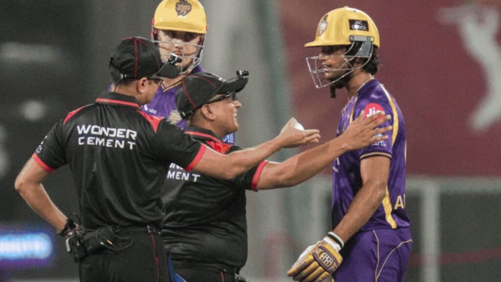 IPL मध्ये OBS वाद! Angkrish Raghuvanshi ‘Obstructing the Field’ने बाद निर्णयावर चर्चा