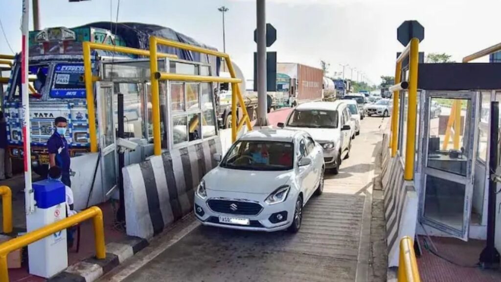 Mumbai–Pune Expressway १० पदरी होणार? टोलवसुली 2045 नंतरही 15 वर्षे वाढण्याची शक्यता